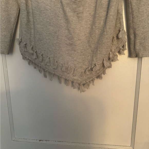 Lilly Pulitzer Ferrera Asymmetrical Tassel Sweater Size Medium - Picture 5 of 6